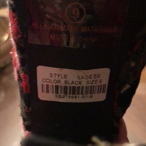 Liliana Pink and Black Sandals with Open Design - Picture 11 of 12